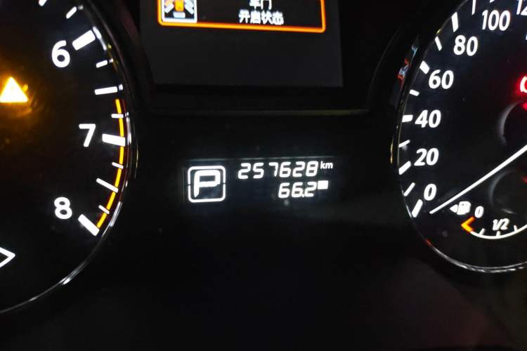 Used Nissan Teana 2016 Revised Version 2.0L XL Comfort Edition Odometer Close Up