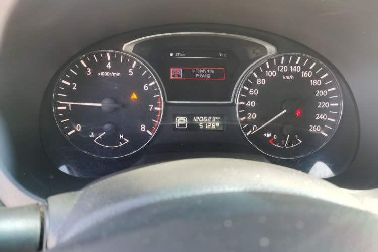 Used Nissan Teana 2016 2.0L XL Comfort Edition Odometer Close Up