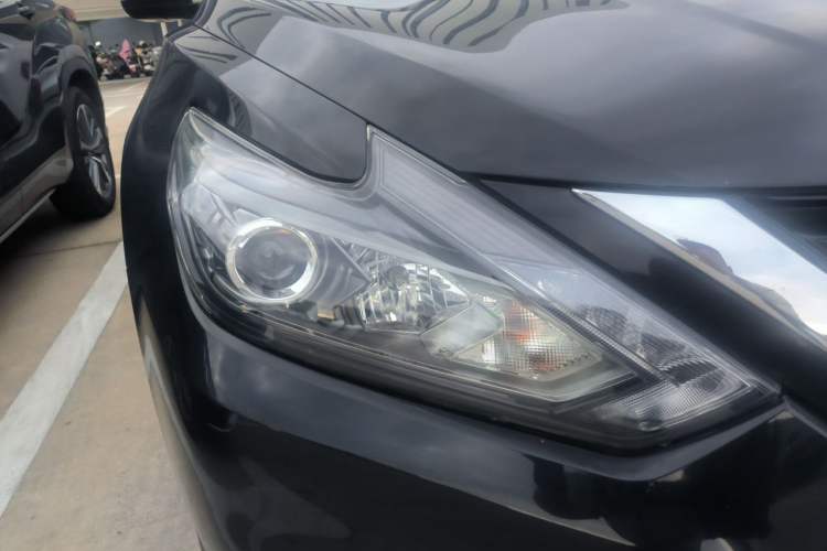 Used Nissan Teana 2016 Revised Version 2.0L XL Comfort Edition Right Front Headlight