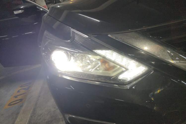 Used Nissan Teana 2016 2.0L XL-Upper Smart Edition Right Front Headlight
