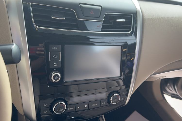 Used Nissan Teana 2016 2.0L XL Comfort Edition Audio And AC Panel