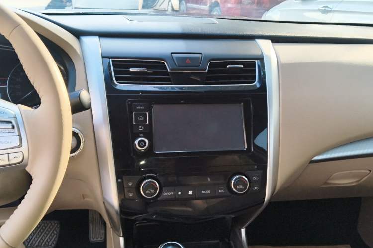 Used Nissan Teana 2016 2.0L XL-Upper Smart Edition Audio And AC Panel