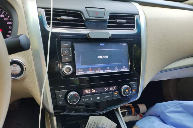 Used Nissan Teana 2016 2.5L XL Comfort Edition Audio And AC Panel