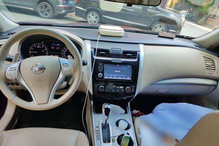 Used Nissan Teana 2016 2.5L XL Comfort Edition Center Console