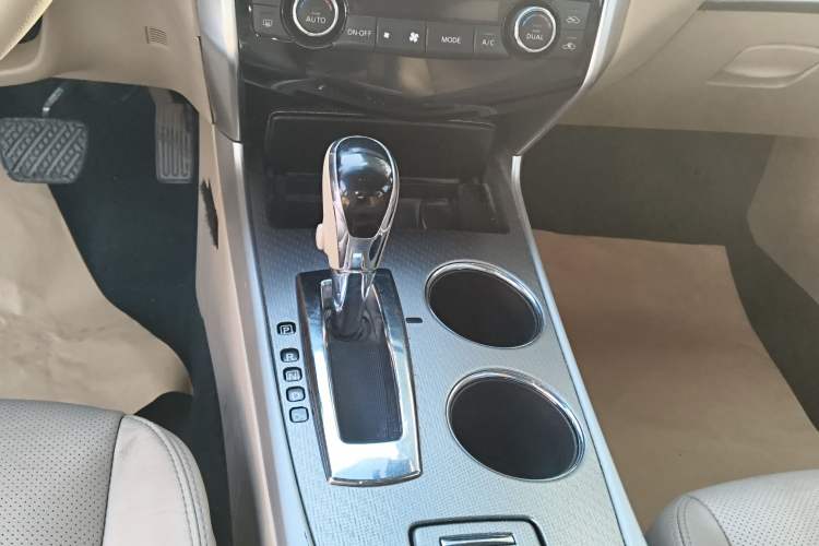 Used Nissan Teana 2016 2.0L XL-Upper Smart Edition Gear Lever