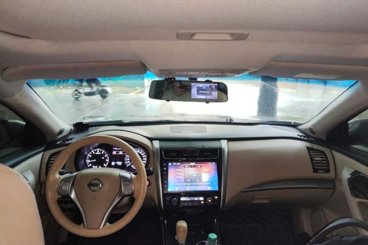 Used Nissan Teana 2016 2.0L XE Fashion Edition Center Console
