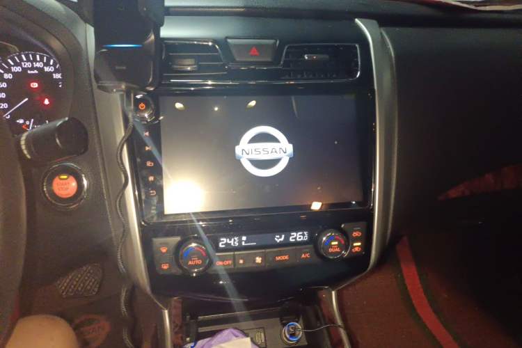 Used Nissan Teana 2016 Revised Version 2.0L XL Comfort Edition Audio And AC Panel