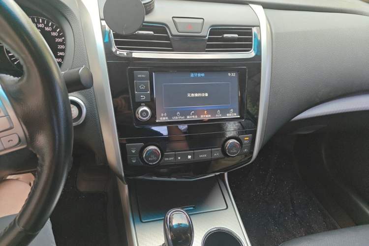 Used Nissan Teana 2016 Revised Version 2.0L XL Comfort Edition Audio And AC Panel