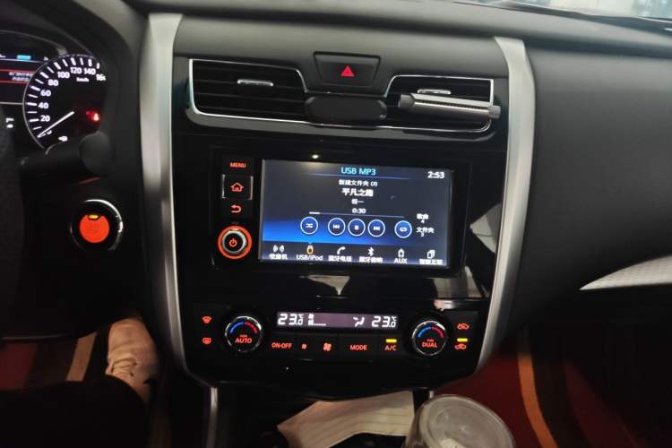 Used Nissan Teana 2016 Revised Version 2.0L XL Comfort Edition Audio And AC Panel