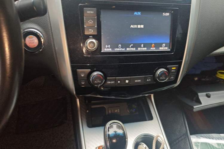 Used Nissan Teana 2016 Revised Version 2.0L XL Comfort Edition Audio And AC Panel