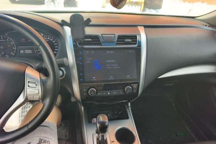 Used Nissan Teana 2016 Revised Version 2.0L XL Comfort Edition Audio And AC Panel
