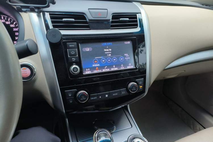 Used Nissan Teana 2016 Revised Version 2.0L XL Comfort Edition Audio And AC Panel