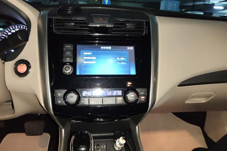 Used Nissan Teana 2016 Revised Version 2.0L XL Comfort Edition Audio And AC Panel
