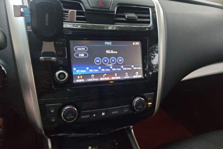 Used Nissan Teana 2016 Revised Version 2.0L XL Comfort Edition Audio And AC Panel
