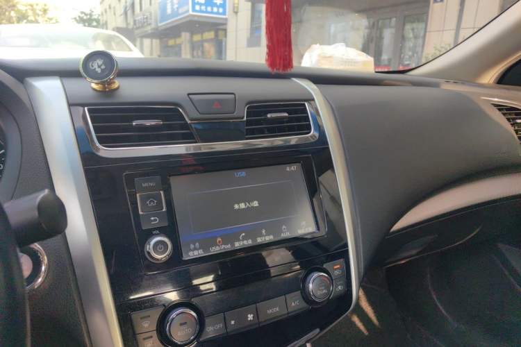 Used Nissan Teana 2016 Revised Version 2.0L XL Comfort Edition Audio And AC Panel