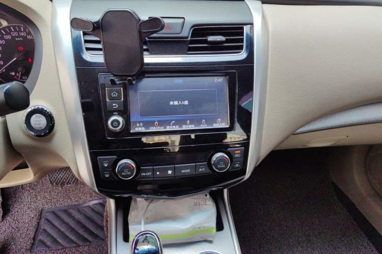 Used Nissan Teana 2016 2.0L XL Comfort Edition Audio And AC Panel