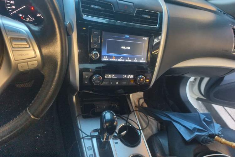 Used Nissan Teana 2016 Revised Version 2.0L XL Comfort Edition Audio And AC Panel