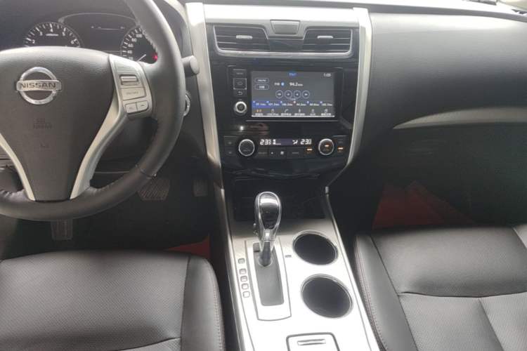 Used Nissan Teana 2016 Revised Version 2.0L XL Comfort Edition Audio And AC Panel