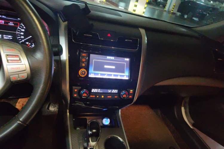 Used Nissan Teana 2016 Revised Version 2.0L XL Comfort Edition Audio And AC Panel