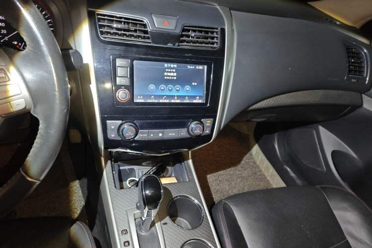 Used Nissan Teana 2016 Revised Version 2.0L XL Comfort Edition Audio And AC Panel