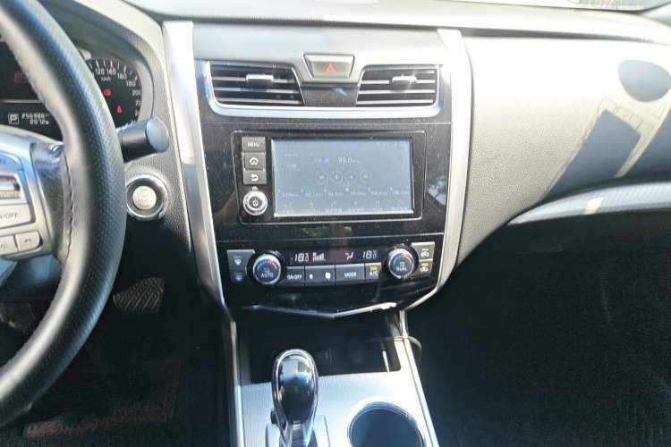 Used Nissan Teana 2016 Revised Version 2.0L XL Comfort Edition Audio And AC Panel
