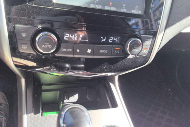 Used Nissan Teana 2016 2.0L XL Comfort Edition Audio And AC Panel