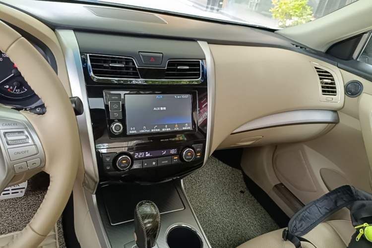 Used Nissan Teana 2016 Revised Version 2.0L XL Comfort Edition Audio And AC Panel