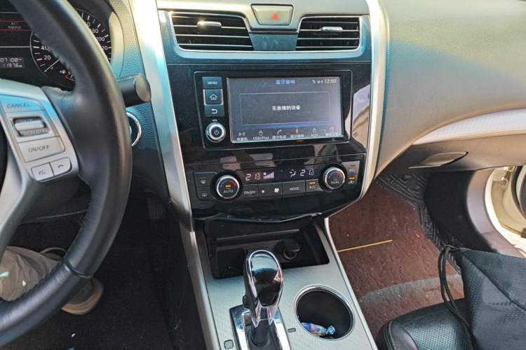Used Nissan Teana 2016 Revised Version 2.0L XL Comfort Edition Audio And AC Panel