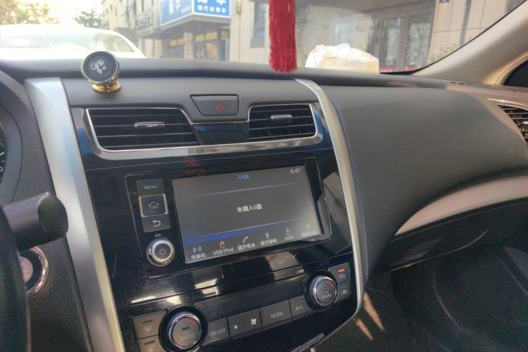 Used Nissan Teana 2016 Revised Version 2.0L XL Comfort Edition Audio And AC Panel