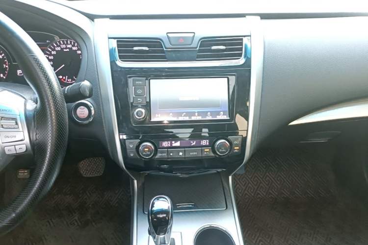 Used Nissan Teana 2016 Revised Version 2.0L XL Comfort Edition Audio And AC Panel