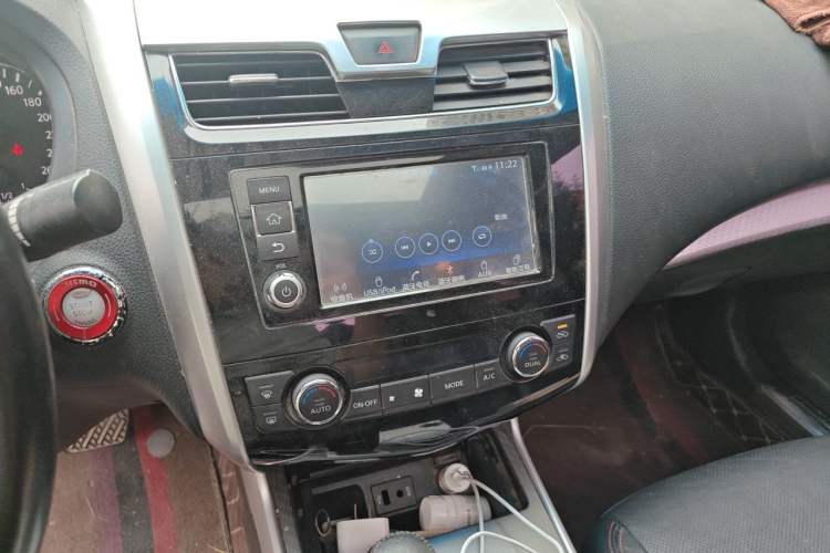 Used Nissan Teana 2016 Revised Version 2.0L XL Comfort Edition Audio And AC Panel