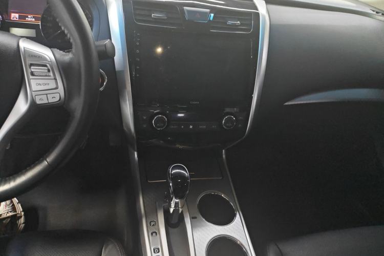 Used Nissan Teana 2016 Revised Version 2.0L XL Comfort Edition Audio And AC Panel