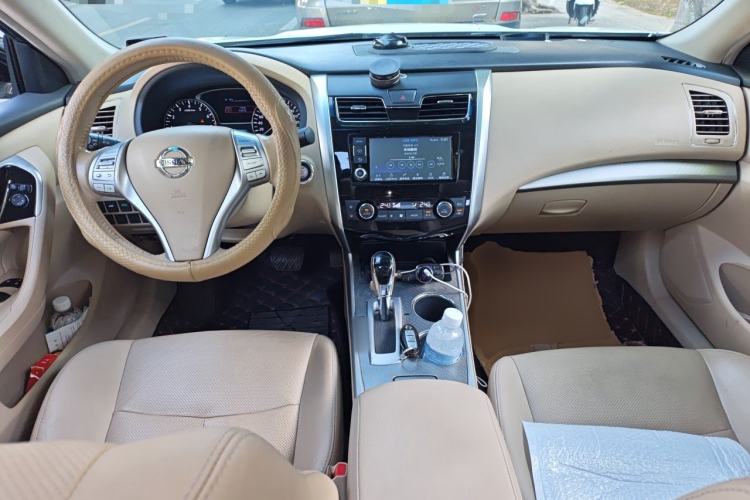 Used Nissan Teana 2016 Revised Version 2.0L XL Comfort Edition Center Console