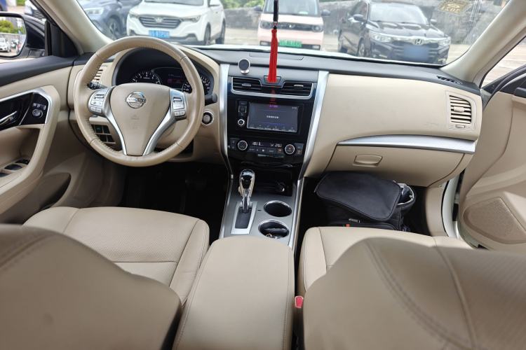 Used Nissan Teana 2016 Revised Version 2.0L XL Comfort Edition Center Console
