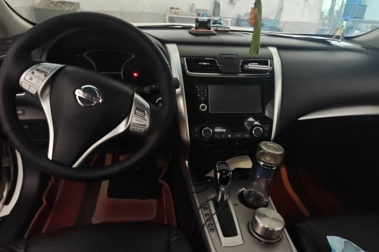 Used Nissan Teana 2016 Revised Version 2.0L XL Comfort Edition Center Console