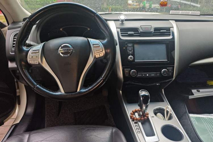 Used Nissan Teana 2016 Revised Version 2.0L XL Comfort Edition Center Console
