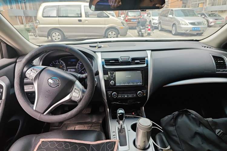 Used Nissan Teana 2016 Revised Version 2.0L XL Comfort Edition Center Console