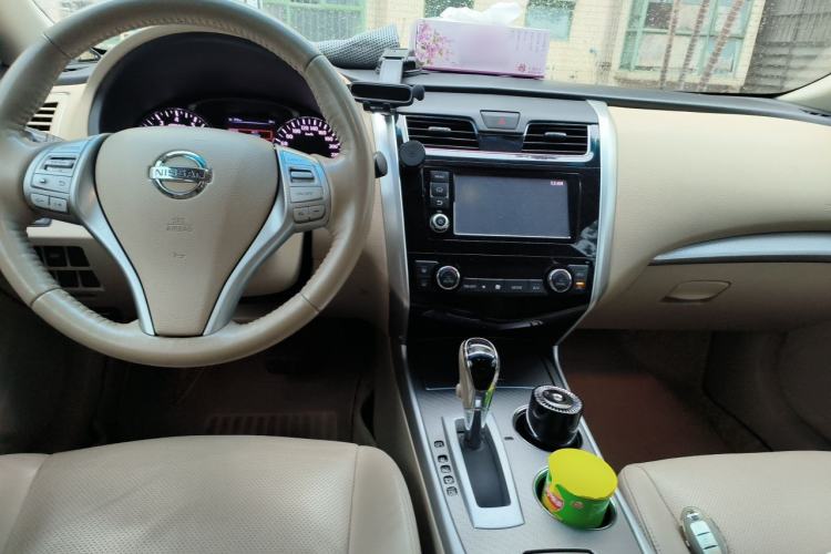 Used Nissan Teana 2016 Revised Version 2.0L XL Comfort Edition Center Console