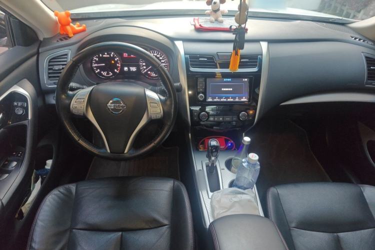 Used Nissan Teana 2016 Revised Version 2.0L XL Comfort Edition Center Console