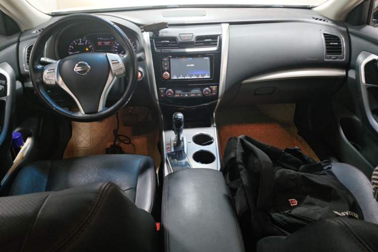 Used Nissan Teana 2016 Revised Version 2.0L XL Comfort Edition Center Console