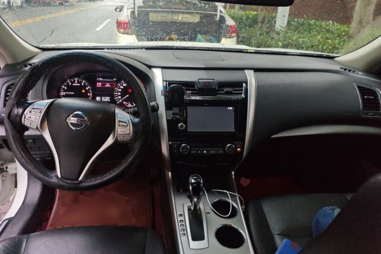 Used Nissan Teana 2016 Revised Version 2.0L XL Comfort Edition Center Console
