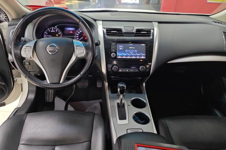 Used Nissan Teana 2016 Revised Version 2.0L XL Comfort Edition Center Console