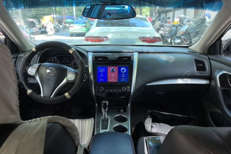 Used Nissan Teana 2016 Revised Version 2.0L XL Comfort Edition Center Console