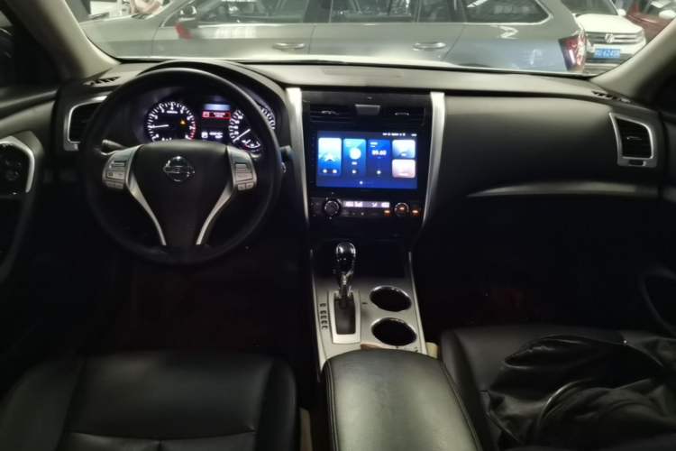 Used Nissan Teana 2016 Revised Version 2.0L XL Comfort Edition Center Console