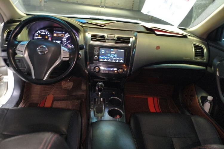 Used Nissan Teana 2016 Revised Version 2.0L XL Comfort Edition Center Console