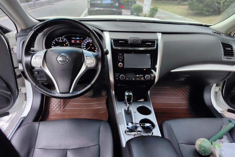 Used Nissan Teana 2016 Revised Version 2.0L XL Comfort Edition Center Console