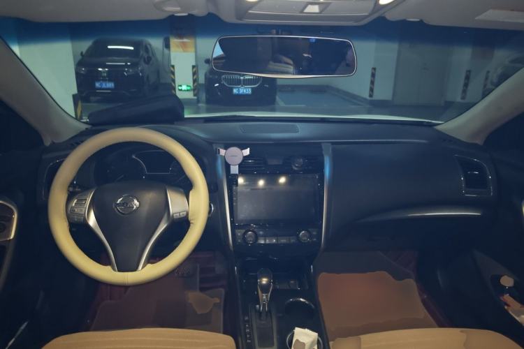 Used Nissan Teana 2016 2.0L XL Comfort Edition Center Console