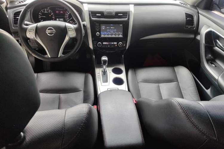 Used Nissan Teana 2016 Revised Version 2.0L XL Comfort Edition Center Console