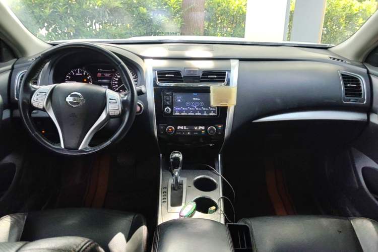 Used Nissan Teana 2016 2.0L XL-Upper Smart Edition Center Console