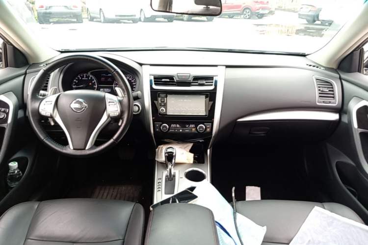 Used Nissan Teana 2016 2.5L XL Comfort Edition Center Console